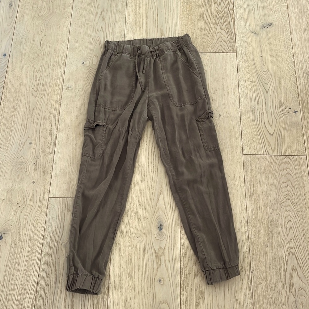 green loose pants 😊